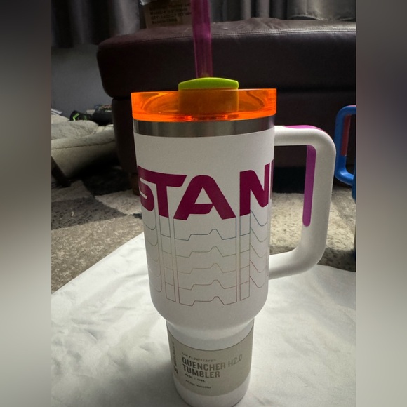 Stanley tumbler 40 oz - Picture 5 of 8